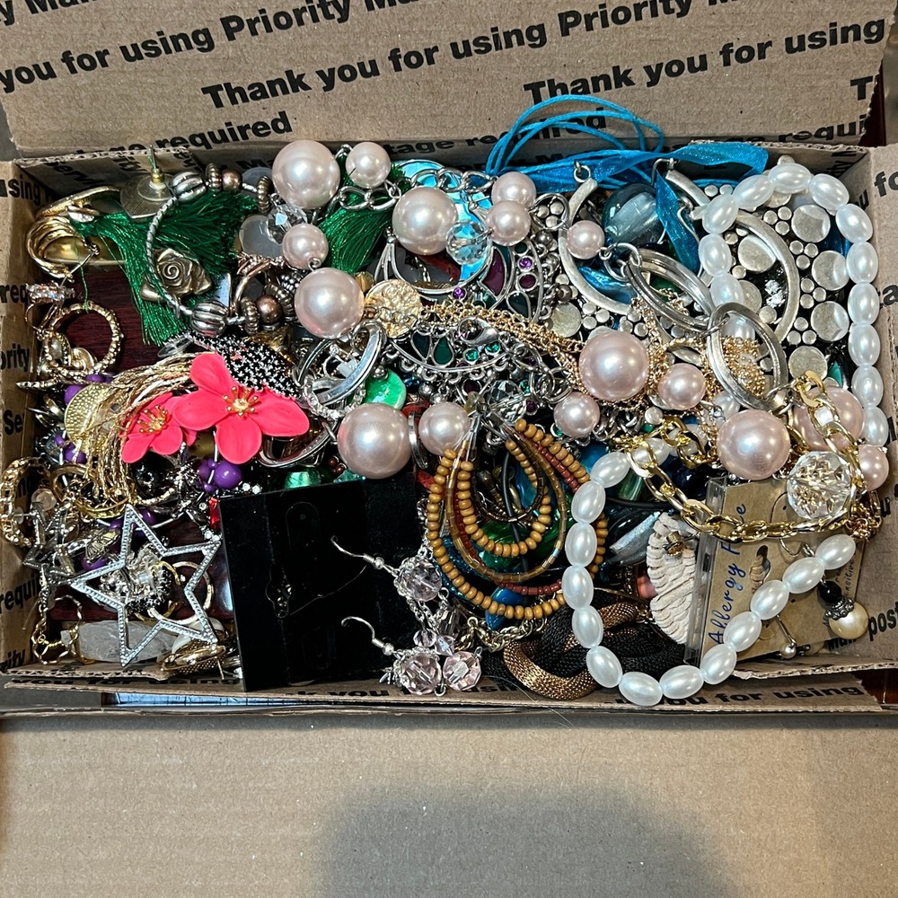 2.8 Lbs Craft Jewelry Lot Broken Repair Repurpose Wearable Harvest Resell - Picture 3 of 6